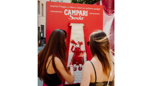 “Aperitivo in Piazzetta by Campari Soda” approda a Ravenna: in occasione della Notte d’Oro, Piazza Andrea Costa si trasforma in un hub esperienziale dedicato all’aperitivo