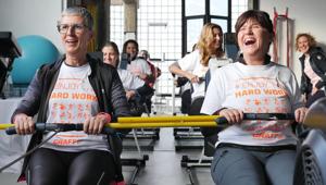 Il team buiding di canottaggio firmato Rowinteam torna con 'Uniti, ci si fa forza', l'evento dedicato alla giornata mondiale contro la violenza sulle donne