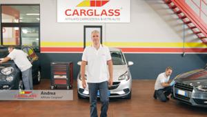Carglass non ripara solo il vetro ma tutta la carrozzeria. Lo annuncia con campagna integrata prodotta internamente. McCann e Universal McCann i nuovi partner per creatività e media. Budget 2018 raddoppiato sul 2016