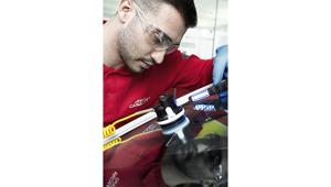 Carglass si rifà il look e torna in tv con un nuovo spot sulla riparazione. Pianifica Universal McCann