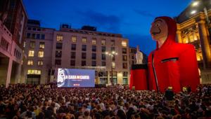 A Milano 5000 persone in Piazza Affari per l’anteprima italiana della serie cult di Netflix 'La casa di carta - Parte Terza'. L'evento è firmato Publicis Italia