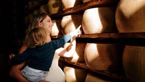 Caseifici Aperti: sabato 15 e domenica 16 aprile torna l’appuntamento per scoprire i segreti del Parmigiano Reggiano DOP