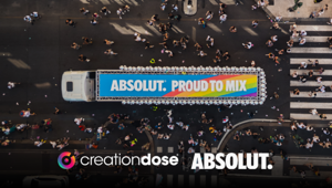 CreationDose firma per Absolut Vodka la creatività del carro del Milano Pride 2025 amplificata con un pool di Creator