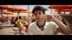 Chiquita balla il “Cha Cha Twist!” con un esclusivo product placement nel video musicale della hit estiva di Riki e Lorella Cuccarini
