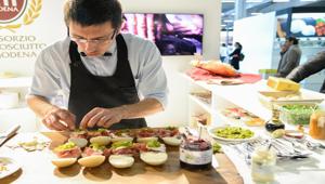 Il Consorzio del Prosciutto di Modena a Cibus Connect con la creatività di Cooee. A breve il lancio del nuovo opuscolo informativo realizzato con Chiara Manzi