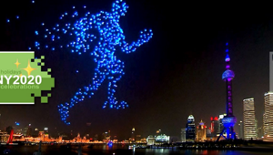 Lo spettacolo dei droni luminosi del Capodanno di Shanghai che impazza in un video sul web non è realmente avvenuto