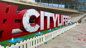 A CityLife Shopping District l'installazione oversize #citylifers torna ad animare piazza Tre Torri con un’iniziativa per i più piccoli firmata AADV Entertainment