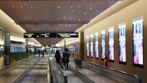 Gli schermi digitali di Clear Channel animano il Moving Walkway dell'aeroporto Marco Polo di Venezia