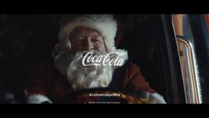 “A Natale, regala qualcosa che solo tu puoi donare”, l'invito della nuova campagna Coca-Cola di Wieden & Kennedy London. Adattamento di McCANN Worldgroup Italia