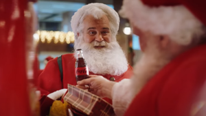 'The world needs more Santas' nella campagna natalizia di Coca-Cola firmata da un team di agenzie WPP