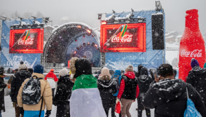 Coca-Cola chiude in musica Milano Cortina 2026: successo per il Closing Party con Mace e Nicola Pigini al Fan Village di Livigno