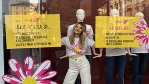 Con Valeria Vedovatti al via dalle vetrine del Coin di Piazza V Giornate il progetto di sensibilizzazione dei giovani contro la violenza sulle donne