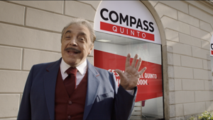 Compass lancia la nuova rete Compass Quinto con Nino Frassica, protagonista dei due spot. Firma Leo Burnett