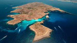 A Malta entra in vigore l’obbligo di prenotazione per accedere alla Blue Lagoon di Comino