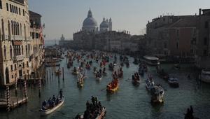 “Take your Time for the Original Signs”. Venezia si fa teatro a cielo aperto per un’edizione del Carnevale all’insegna della libera espressione e della creatività