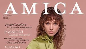 Dal 17 aprile in edicola un numero dedicato alla bellezza e la nuova T-shirt di Amica. Tiratura di 200 mila copie. A supporto una campagna firmata Hi! Comunicazione