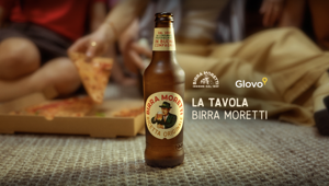 Birra Moretti lancia “La Tavola Birra Moretti”, il progetto disponibile solo su Glovo per portare la spontaneità ovunque si desideri