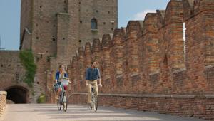 Cuccureddu versus Shakespeare nella sfida tra i campanili di Crai nello spot firmato Mosquito