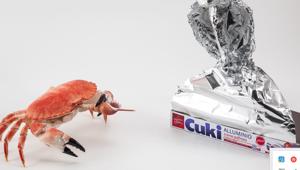 Armando Testa firma la campagna Cuki per il lancio dei rotoli di alluminio a trama goffrata