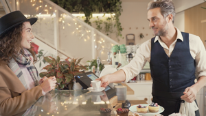 Custom Group debutta su Mediaset con una campagna di sostegno al Retail tradizionale. Creatività di Netrising