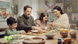 Danacol lancia il nuovo spot “Cannuccia” con  VMLY&R  e la regia di Paolo Genovese