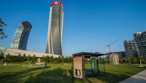 Con IGPDecaux a City Life una pensilina ATM diventa installazione artistica per viaggiare con Dante