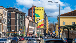 Per celebrare la Milano Fashion Week Donna, Consorzio di Tutela del Prosecco DOC e Outdoora realizzano un'opera d'arte urbana firmata dall'artista SteReal