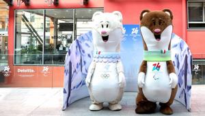 Milo e Tina, le Mascotte ufficiali di Milano Cortina 2026, in tour presso gli uffici di Deloitte a Milano