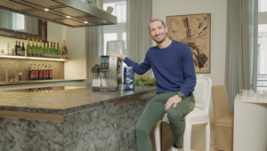De'Longhi sceglie Giorgio Chiellini per la campagna social delle macchine automatiche per caffè in chicchi. Firmano Mailander e Mate
