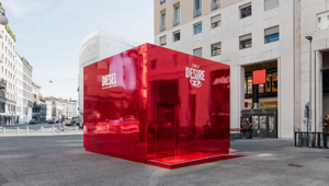 Diesel Fragrances conquista Milano con un'installazione immersiva in Piazza San Babila per il debutto del nuovo profumo femminile Only Desire