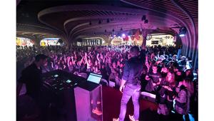 Presenze da record con 70mila accessi per i 20 anni di Oriocenter, trasformato nella discoteca più grande d'Europa con la musica di Rtl 102.5