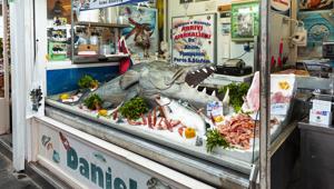 Il mercato di Testaccio a Roma assaltato da 'Monster Rivers', in onda su DMAX
