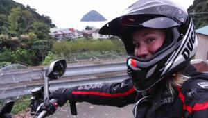 Ducati, il tifone non ferma Globetrotter 90°: Jessica Leyne conclude la terza tappa attraverso il Giappone