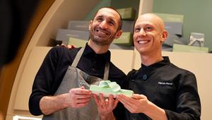 Fabrizio Racca, con Giorgio Chiellini, torna con la sua campagna "Together" in occasione della Giornata Mondiale per la Consapevolezza sull’Autismo . Un progetto, che unisce solidarietà, sport e alta pasticceria