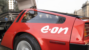 E.ON: un’icona del passato per raccontare il futuro della mobilità in un evento tra le strade di Milano