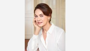 Elena Sofia Ricci è la nuova Ambasciatrice di L’Oréal Paris per l’Italia e protagonista della campagna Tv di McCann dedicata alla gamma skincare