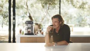 De’Longhi: un’infinità di bevande calde e fredde con la nuova Eletta Explore per il caffè in chicchi. Per il lancio è prevista una campagna sui canali social dell’azienda, che avrà come protagonista l’ambassador globale Brad Pitt
