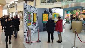 L’arte pop di Keith Haring sbarca per la prima volta nei Centri Commerciali italiani con la mostra "Simply Haring". L’iniziativa nasce dalla collaborazione tra ELV Culture of Innovation e Publievent