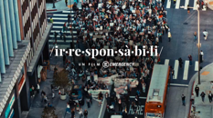 Ogilvy firma "Irresponsabili", il film di EMERGENCY che ribalta gli insulti rivolti ai manifestanti per la pace trasformandoli in un'ode all'impegno civile