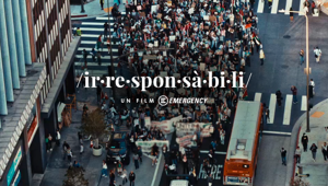 Ogilvy firma "Irresponsabili", il film di EMERGENCY che ribalta gli insulti rivolti ai manifestanti per la pace trasformandoli in un'ode all'impegno civile
