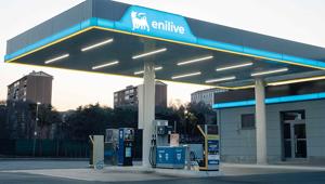 Enilive, le stazioni di servizio cambiano look: il rebranding in azzurro inizia da Torino e Sanremo