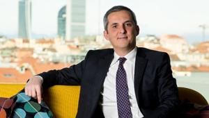 NielsenIQ: Mid Year Consumer Outlook 2025. I consumatori globali restano determinati e resilienti e spenderanno 3.200 miliardi di dollari in più (+6% sul 2024). Il 40% accetterebbe una raccomandazione di prodotto dall'IA. In Italia la quota sale al 47%