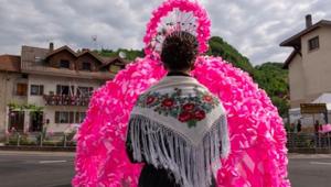 Faema e Leica Camera Italia insieme per la mostra fotografica "Il Sabato Rosa del Villaggio". Gli scatti realizzati da quattro fotografi