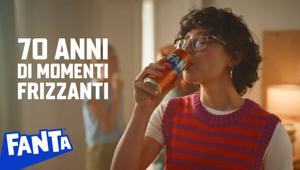 Fanta celebra 70 anni di momenti frizzanti nel nuovo spot firmato VML Italy e nella campagna corporate di SEC Newgate Italia