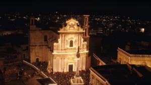 Ferrero Rocher e BCube riaccendono la luce di Presicce a Natale. Produce Think Cattleya