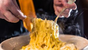 Parmigiano Reggiano e Alfredo alla Scrofa celebrano insieme il 'National Fettuccine Alfredo Day' con una charity dinner