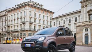 Debutta la Nuova Fiat Panda Trussardi, la prima “luxury Panda”. Campagna con Ava Max e creatività di Independent Ideas