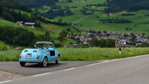 Tredici tappe in sette giorni per il “Sofia on Tour” a bordo di una Fiat 500 Spiaggina brandizzata Condé Nast Johansens