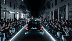 777 vince la gara e firma la campagna “Ovation” per il lancio della nuova Fiat 500e Giorgio Armani Collector's Edition