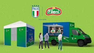 Fileni ancora in campo con gli azzurri nel Campionato Europeo di calcio. A Milano e Pesaro con un'Ape Car brandizzata, maxischermi e iniziative sul tema nutrizione
